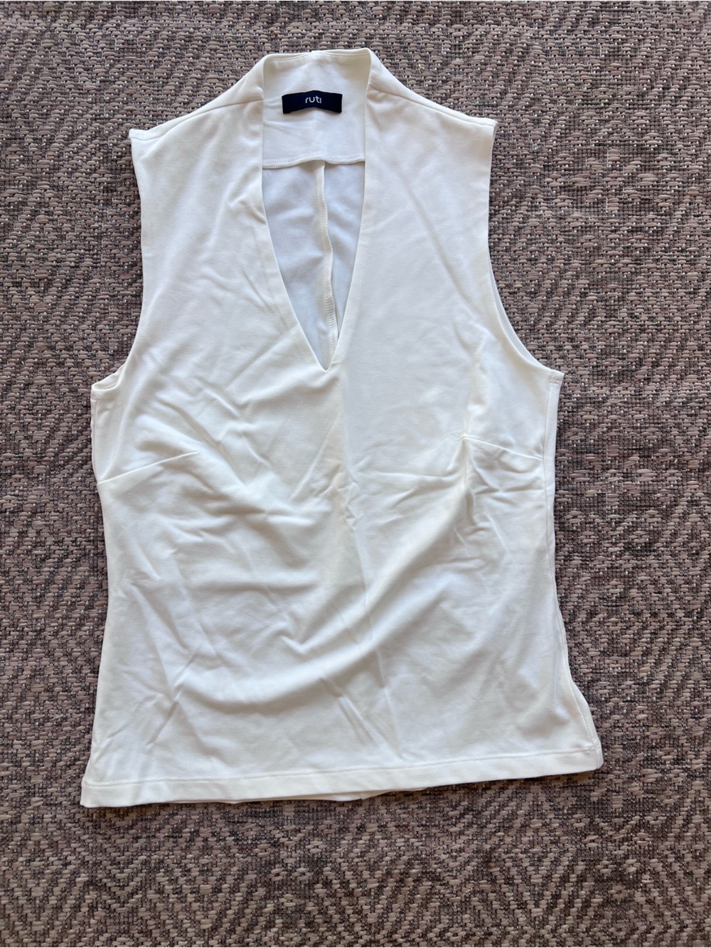 Ruti Sleeveless Ivory V Neck Top Size 4 Minimalist Stretch Knit